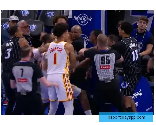 比塔泽恶犯遭驱逐 丹尼尔斯为队友出头吃T 引发场上冲突